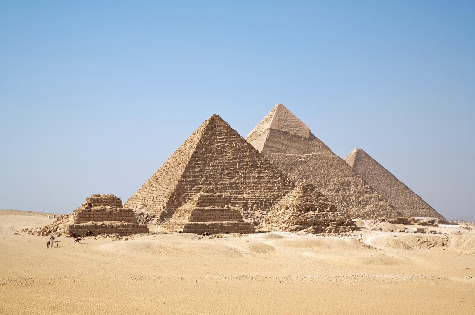 Argy NEWORLD at the Pyramids of Giza