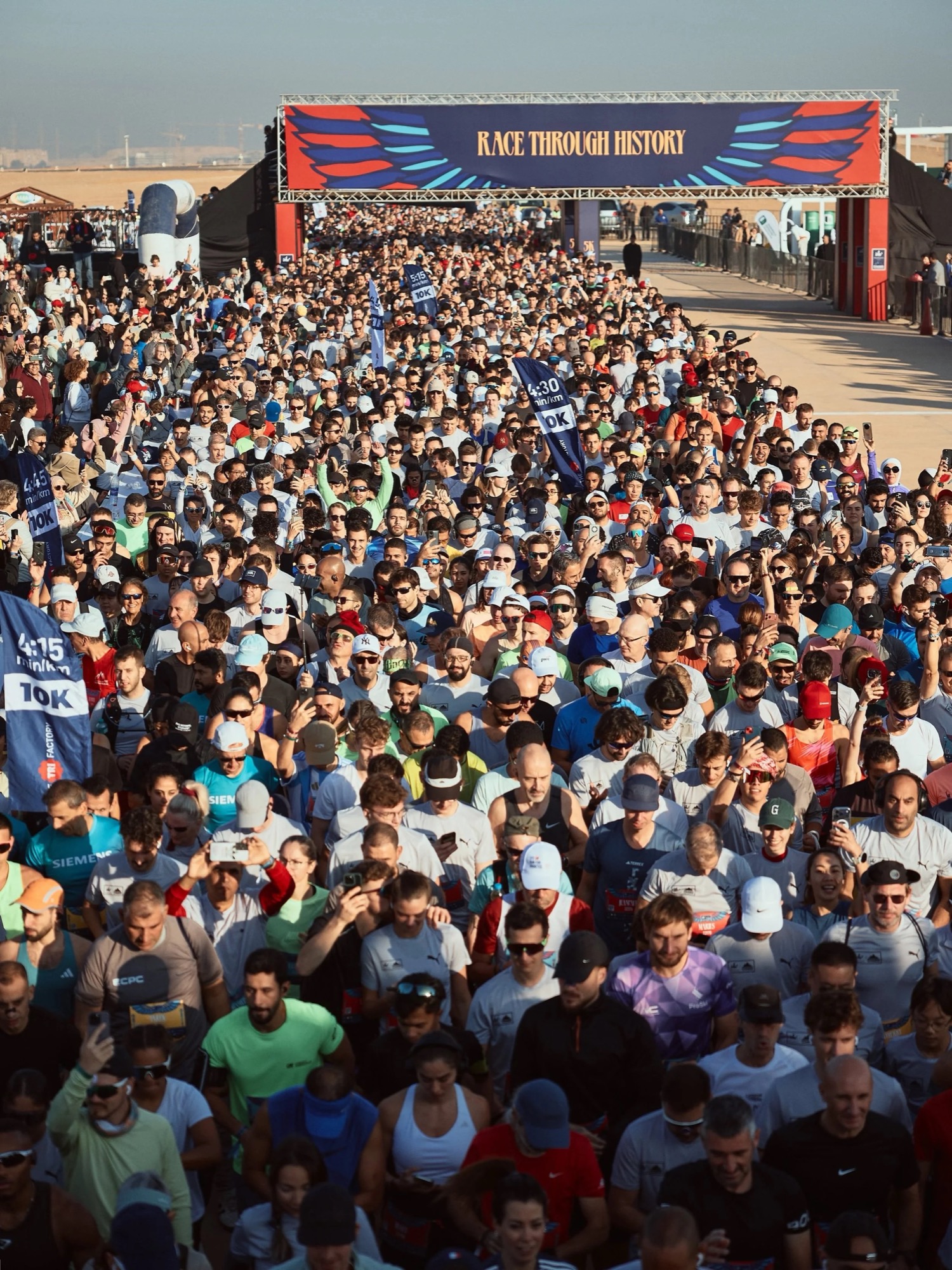 Marakez Pyramids Half Marathon field on the Giza course