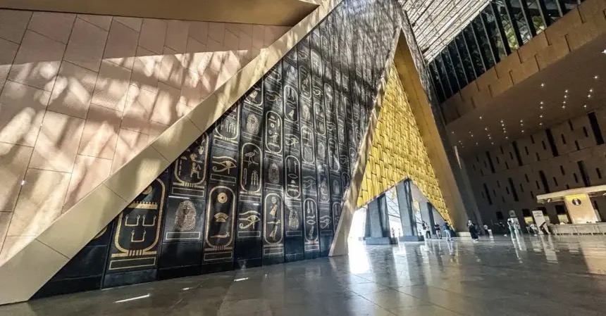 GEM Opens a 17,000-Book Egyptology Library on the Giza Plateau